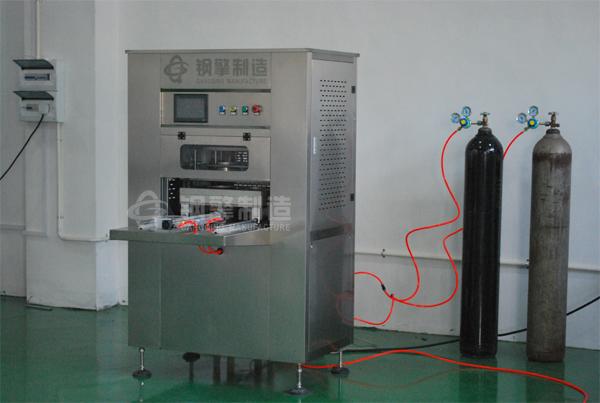 1639386448148063.jpg 復(fù)件 盒式保鮮包裝機(jī)(小).jpg